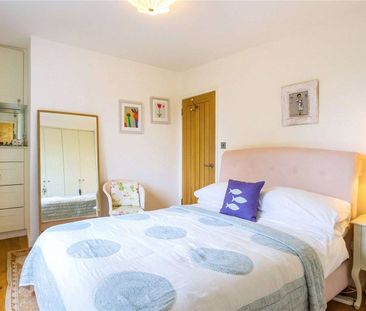 Beautiful three bedroom cottage in the countryside with town conven... - Photo 3