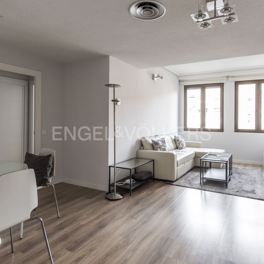 Apartamento de alquiler en Calle de Agustin de Foxa, Castilla - Photo 1