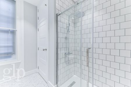 Flat, Carnaby Street, Soho, W1F - Photo 2