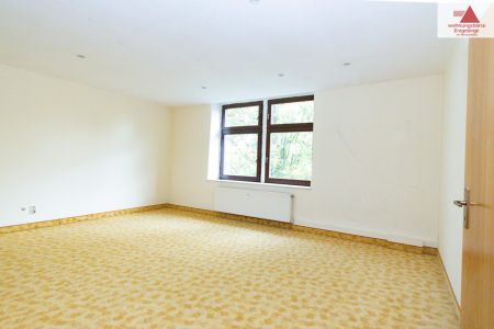 Viel Platz für Sie!! Große 5-Raum-Wohnung mit viel Potential!! - Photo 4