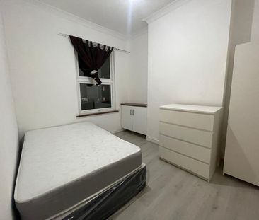 1 Bed Flat, Romford Road, E15 - Photo 3