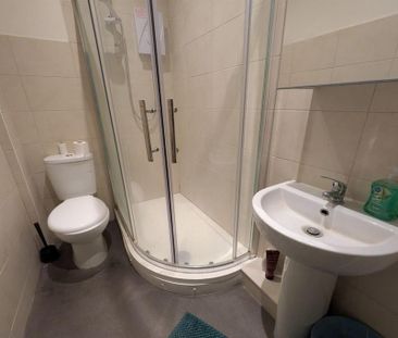 1 bedroom in a house share to rent - Photo 6