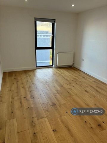 1 bedroom flat to rent - Photo 2