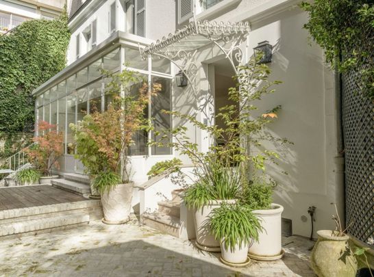 16eme arrondissement- MAISON MEUBLEE- VILLA MOLITOR-170m² - Photo 1