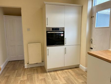 3 bedroom terraced house to rent - Photo 2