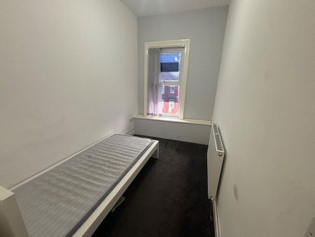 6 bedroom terraced house to rent - Photo 2