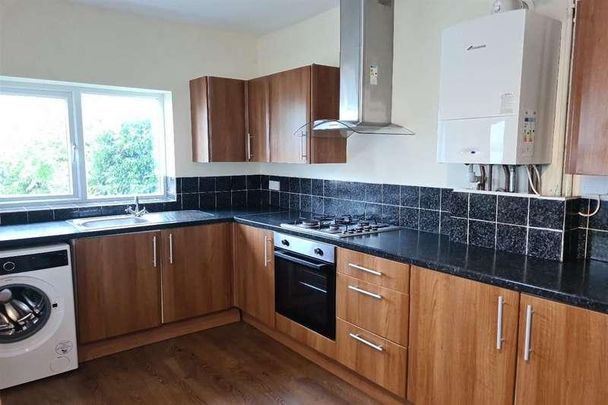 Bedroom Detached House In Bournemouth, BH9 - Photo 1