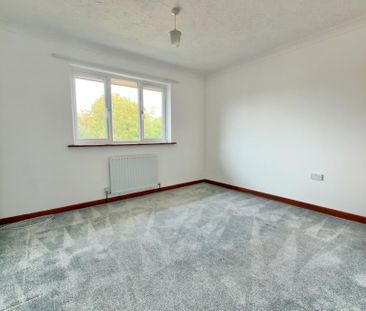 2 bedroom end of terrace house to rent - Photo 2