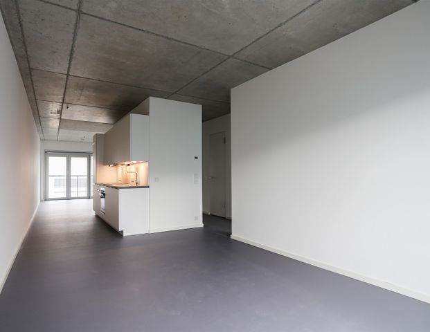 Ab sofort - Helle Neubauwohnung im 6. OG mit Sichtbetondecken, EBK und Smart Home-Features - Photo 1