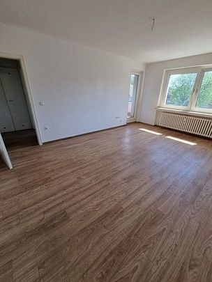 Schöne Aussicht: 2-Zimmer-Wohnung mit modernem Bad und Balkon - Foto 1