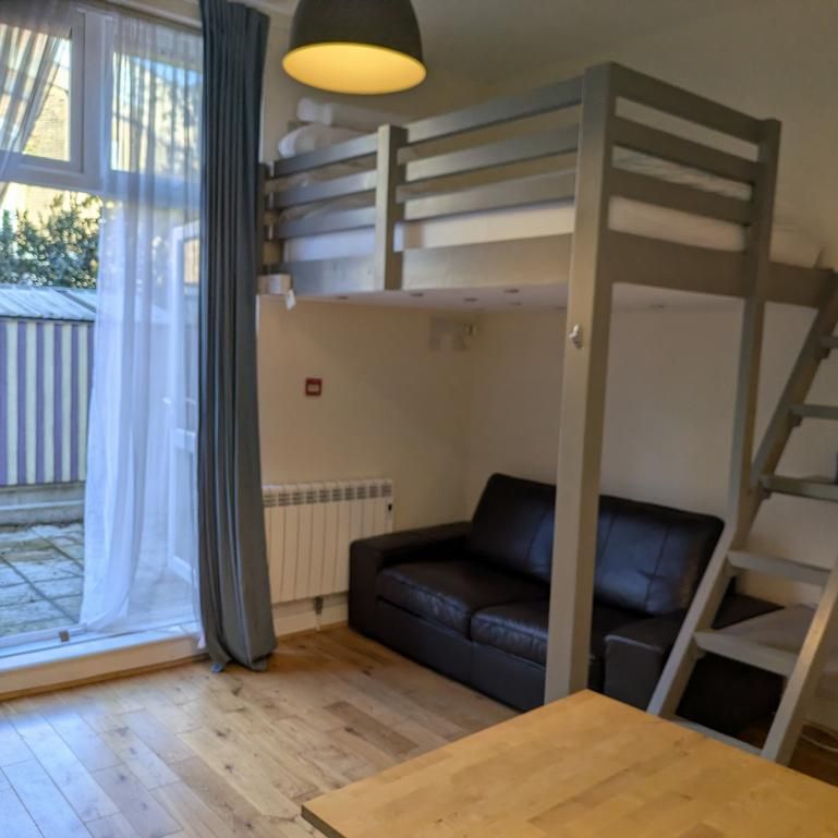 Studio to rent - Photo 1