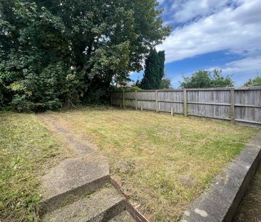 4 bedroom semi-detached house to rent - Photo 6