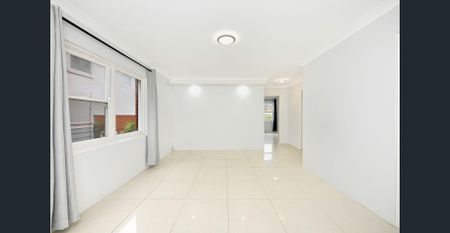 Presentable 2 bedroom Apartment within walking distance to Clovelly Beach - Photo 5