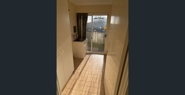 Tidy unit in Usher - Photo 1