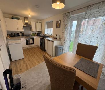 3 bedroom semi-detached house to rent - Photo 2