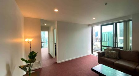 TIDY FURNISHED TWO BEDROOM ON LEVEL 22 + INCL ... - Photo 3