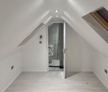 Ensuite Room in a family house - Romford - Photo 3
