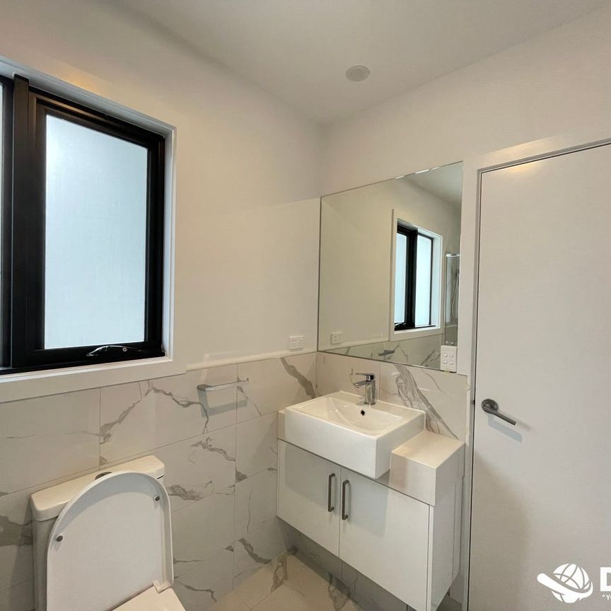 Stunning Townhouse in Albion - Photo 1