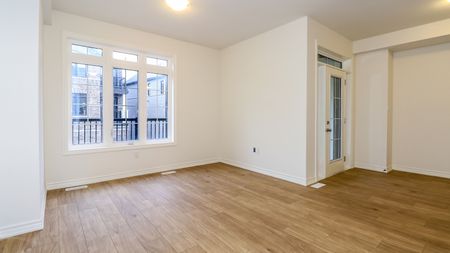 For Lease - 2029 Matteer Court Unit# Unit 18, Innisfil, Ontario - Photo 5