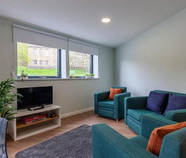 1 bedroom in a flat share to rent - Photo 2