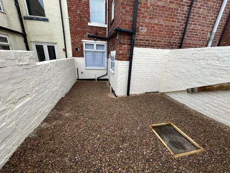 3 bedroom terraced house to rent - Photo 5
