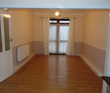 5 bedroom end of terrace house to rent - Photo 1