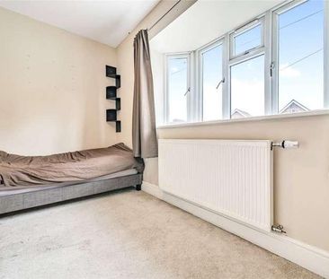 Woking, Surrey, GU21 - Photo 4