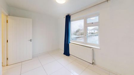 3 bedroom flat to rent - Photo 2