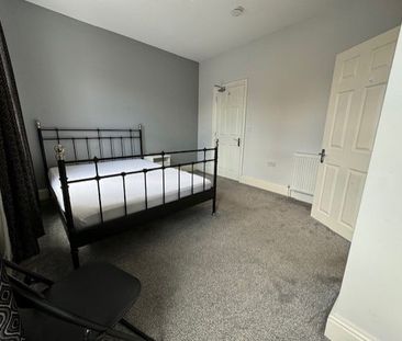 Room in a Shared House, London, SE8 - Photo 1