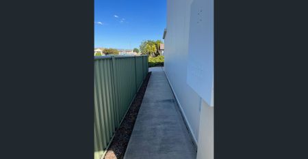 Large living areas 3 Bedroom Town house - Photo 3