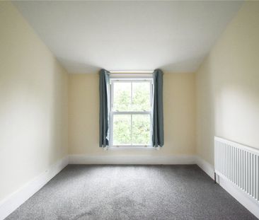 A recently renovated three bedroom Victorian house situated close t... - Photo 3
