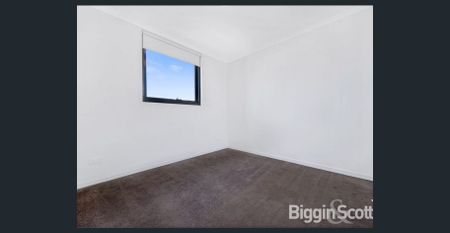 Living in the heart of Springvale Central - Photo 2