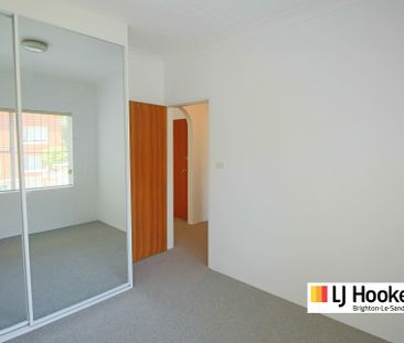 REFRESHED TWO BEDROOM APARTMENT WITH LEAFY OUTLOOK - Photo 5