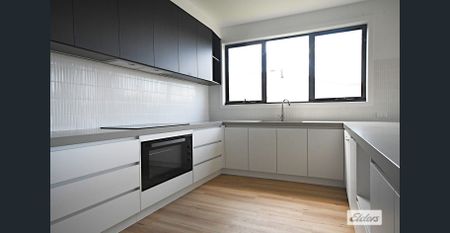 Stylishly built and presented 4 bedroom family home with study and three bathrooms - Photo 5