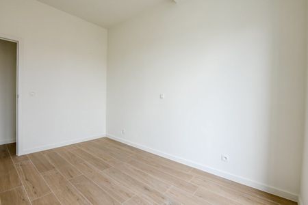 Nieuw, zuid-west gericht appartement gelegen vlakbij de Dumortierlaan. Inpandige parking te huur - Photo 2