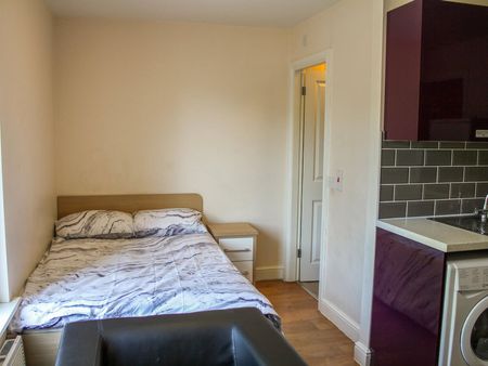 Apt 18, Lofthouse Residence - Photo 2