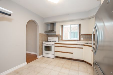 7306 Westfield Dr, Niagara Falls - 4 Bedroom House with Koi Pond - Photo 5