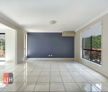 SPACIOUS, EXECUTIVE-STYLE HOME IN BRIDGEMAN DOWNS - Photo 2