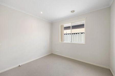 Well-Maintained 3 Bedroom Property - Photo 3