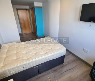 1 bedroom in a flat share to rent - Photo 2