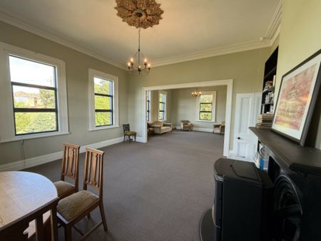 5 Bedroom Home with Sweeping Harbour Views - Photo 2