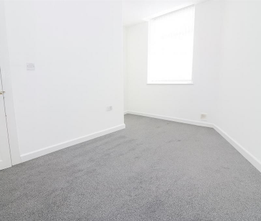 2 bedroom end of terrace house to rent - Photo 1