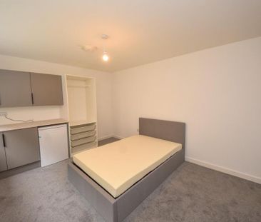 1 bedroom in a house share to rent - Photo 2