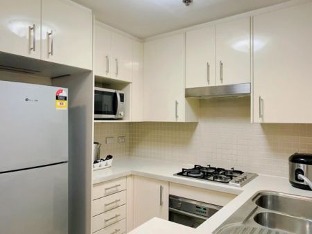 1Bedrooms, 1Bathrooms - Photo 2