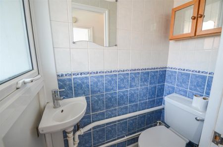 4 bedroom flat - Photo 4