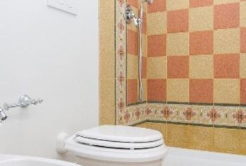 Center-Historic Jewish Quarter: Elegant apartment situated in beautiful Palazzo Nobiliare. Entrance, spacious living with original wood frescoed ceilings, large modern dining and kitchen, 4 bedrooms, 4 Baths, small terrace. #1527