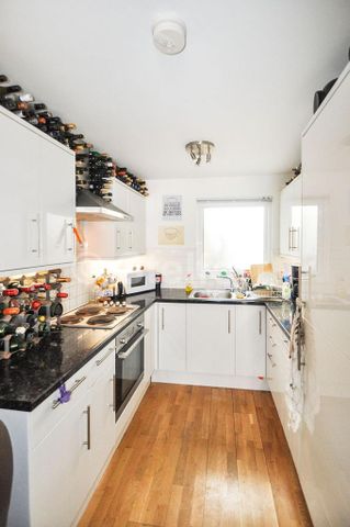 3 bedroom apartment to rent - Photo 4