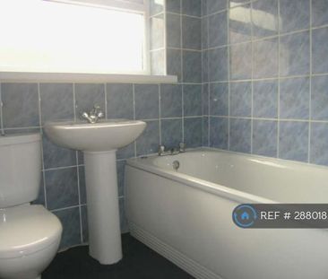 3 bedroom flat to rent - Photo 5