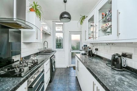 3 Bed Terraced House, Woodhall Road, L13 - Photo 3