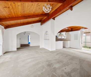 Charming Family Home in Alfredton - Photo 2